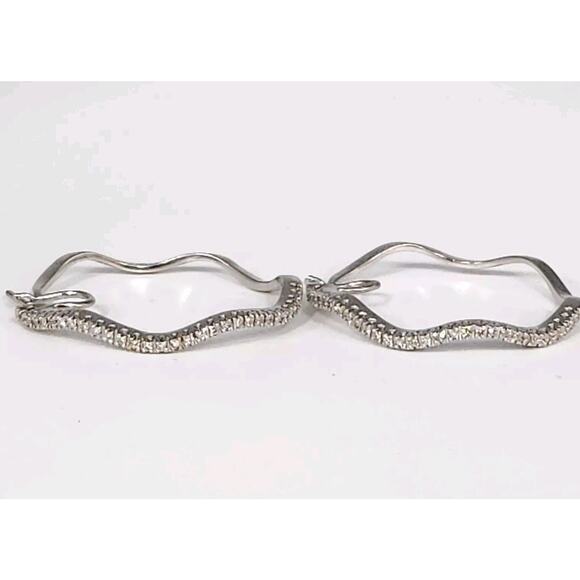 Elegant Wavy 18k White Gold Diamonds Hoop Earrings - Picture 8 of 10